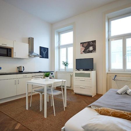 Nice Studio Close To Metro III Viena Exterior foto
